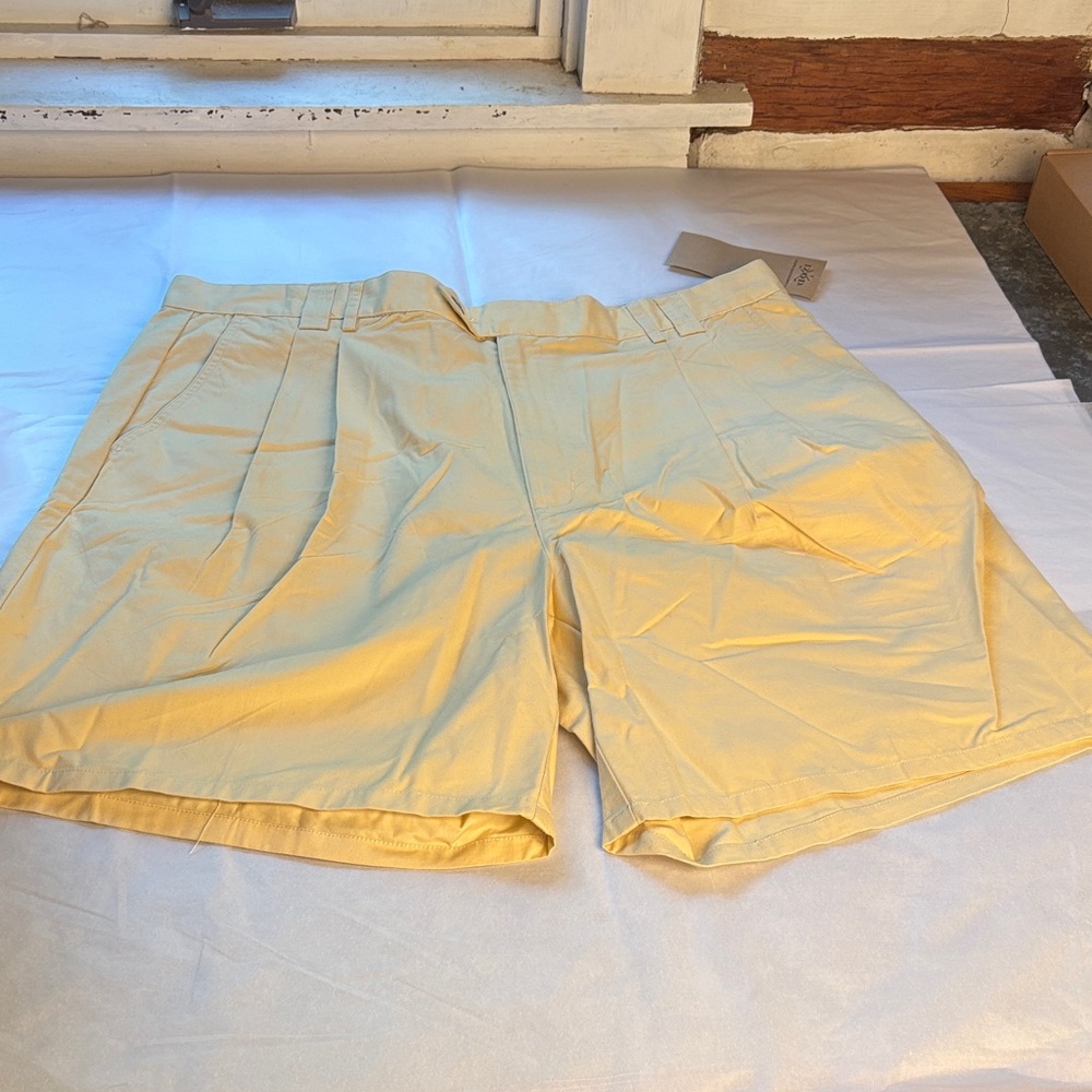 Izod NWT Yellow Size 42 Gold Shorts 100% Cotton. Made in Phillipines